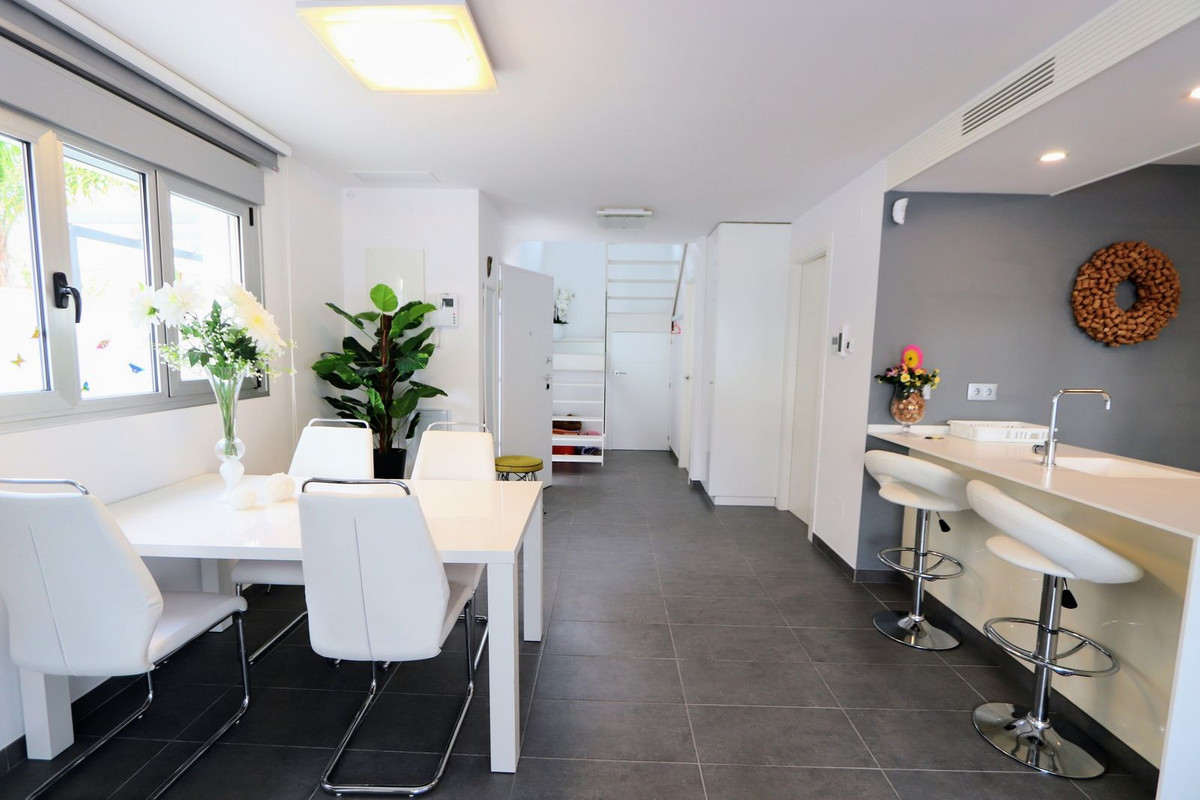 Se vende Villa - Chalet de 3 dormitorios en Costa Blanca, Alicante, España
