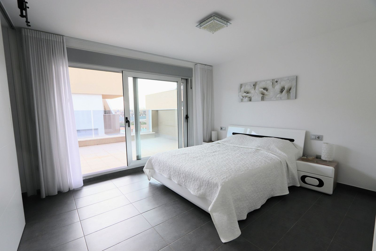 Se vende Villa - Chalet de 3 dormitorios en Costa Blanca, Alicante, España