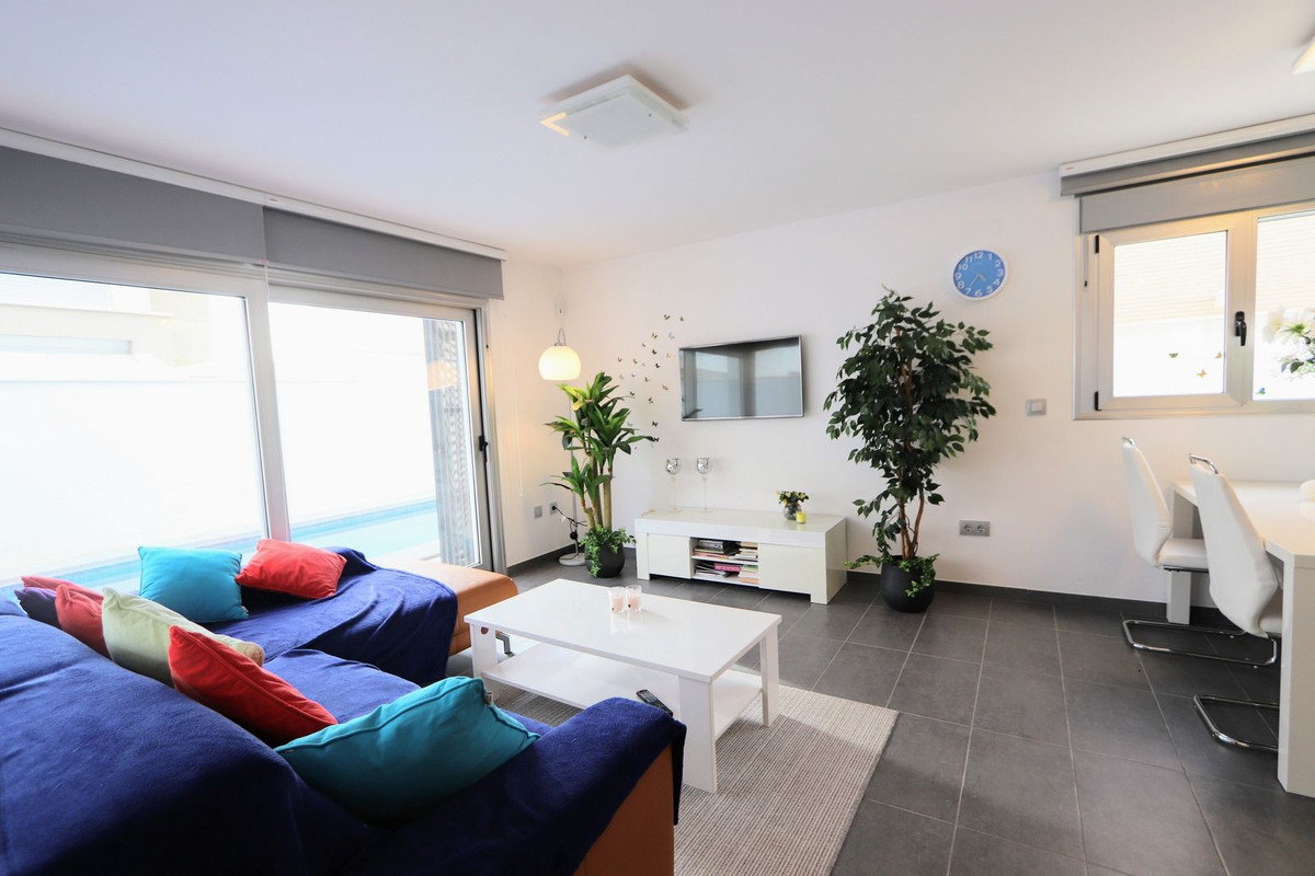 Se vende Villa - Chalet de 3 dormitorios en Costa Blanca, Alicante, España