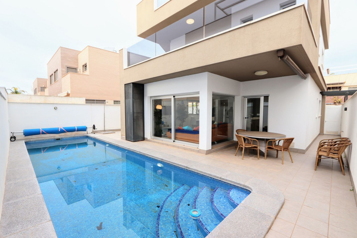 Se vende Villa - Chalet de 3 dormitorios en Costa Blanca, Alicante, España