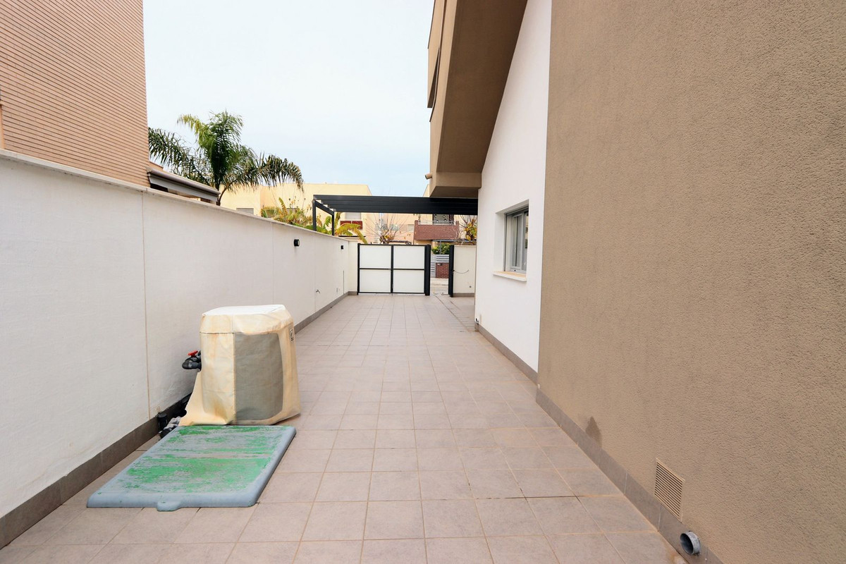 Se vende Villa - Chalet de 3 dormitorios en Costa Blanca, Alicante, España