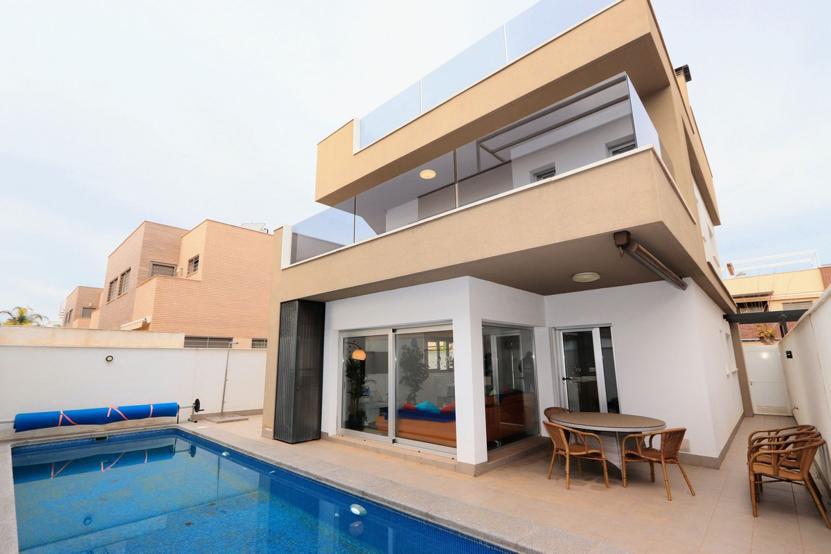 Se vende Villa - Chalet de 3 dormitorios en Costa Blanca, Alicante, España