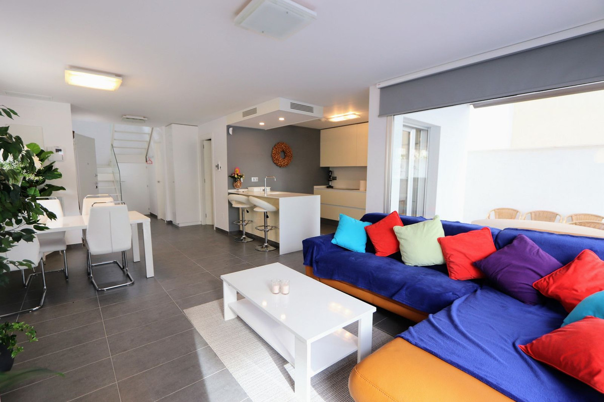 Se vende Villa - Chalet de 3 dormitorios en Costa Blanca, Alicante, España