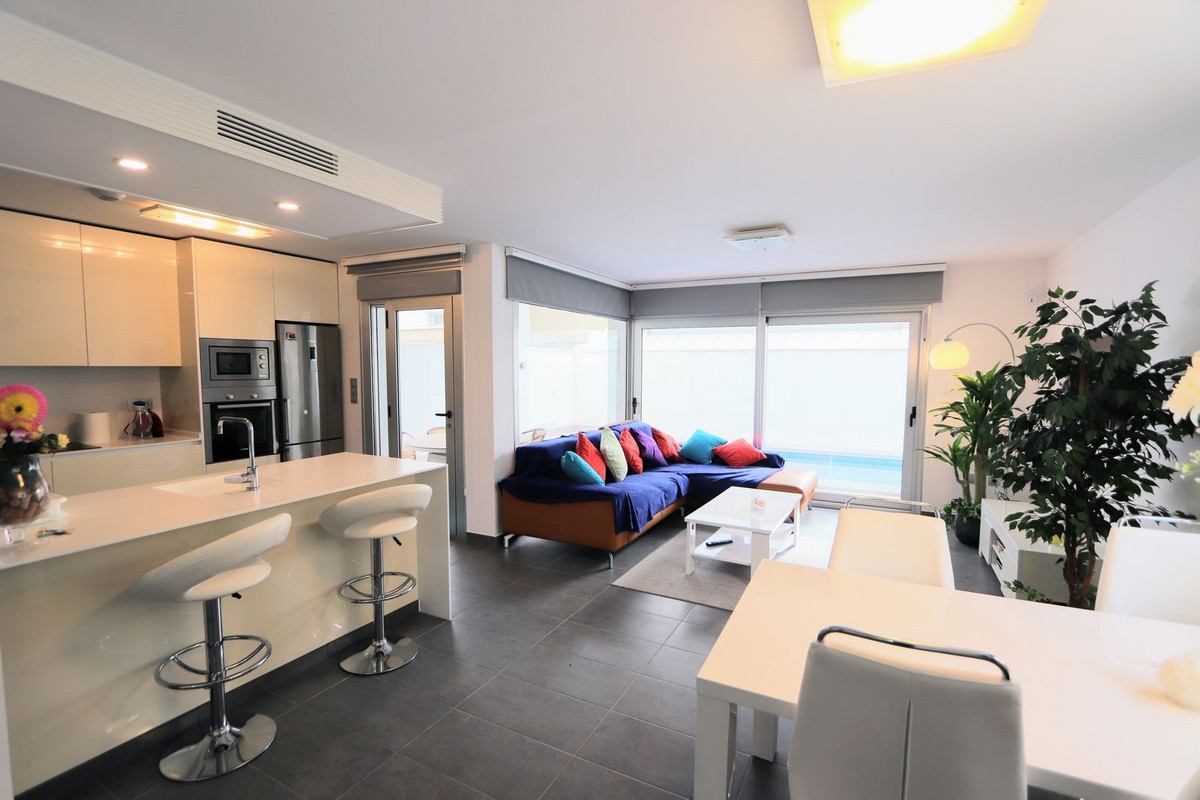 Se vende Villa - Chalet de 3 dormitorios en Costa Blanca, Alicante, España