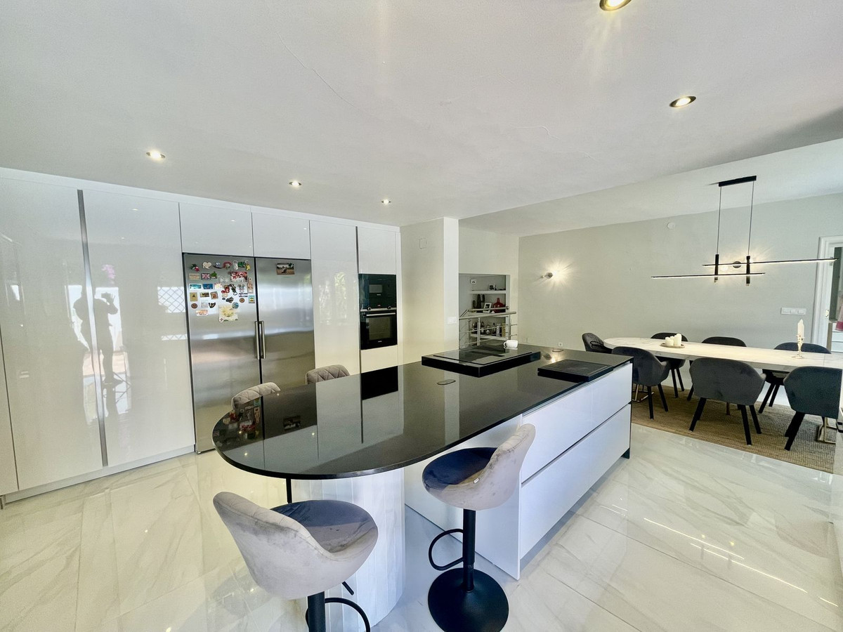 Se vende Villa - Chalet de 5 dormitorios en Costa Del Sol, Cadiz, España
