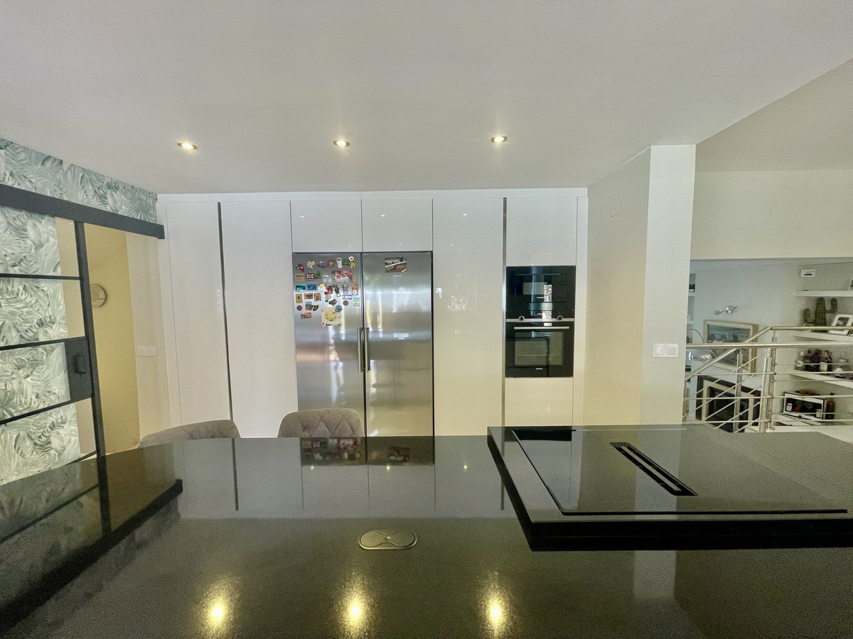 Se vende Villa - Chalet de 5 dormitorios en Costa Del Sol, Cadiz, España