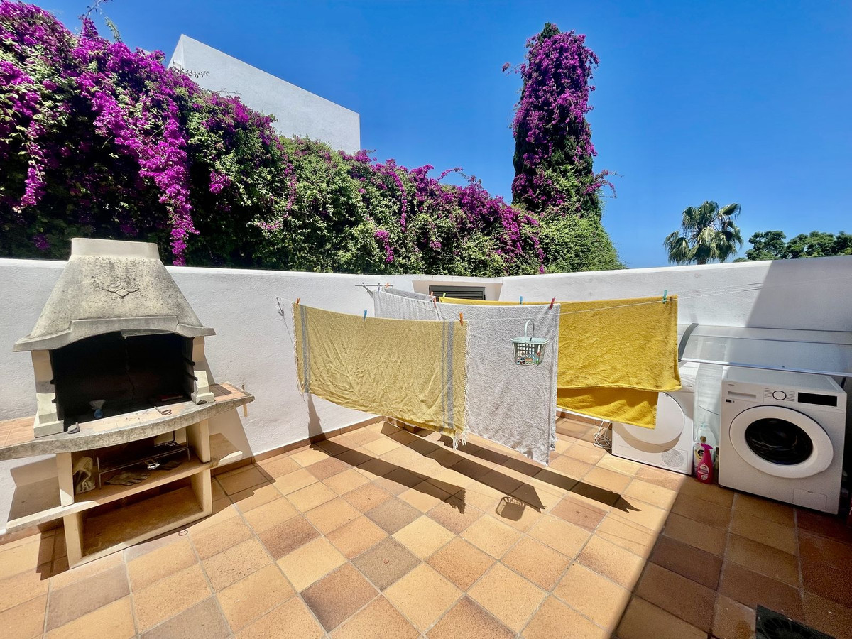 Se vende Villa - Chalet de 5 dormitorios en Costa Del Sol, Cadiz, España