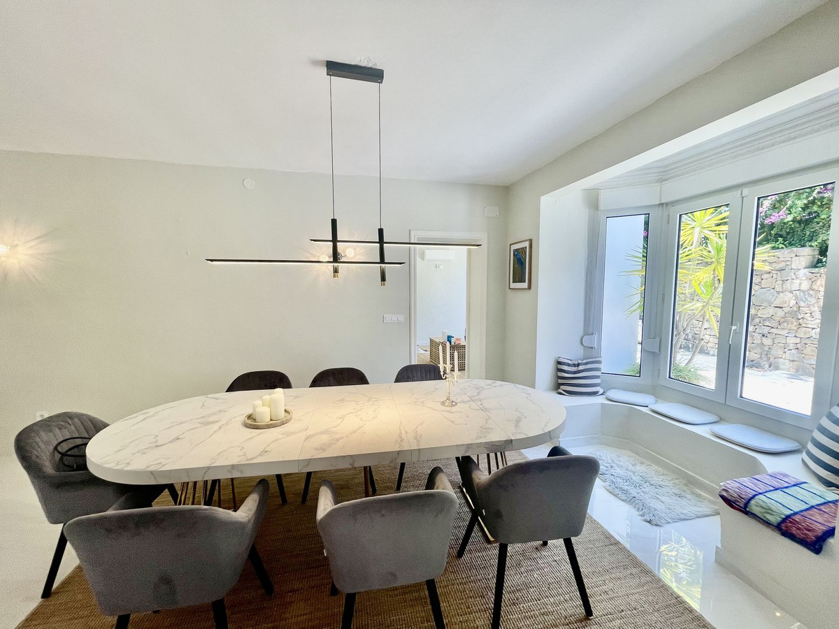 Se vende Villa - Chalet de 5 dormitorios en Costa Del Sol, Cadiz, España