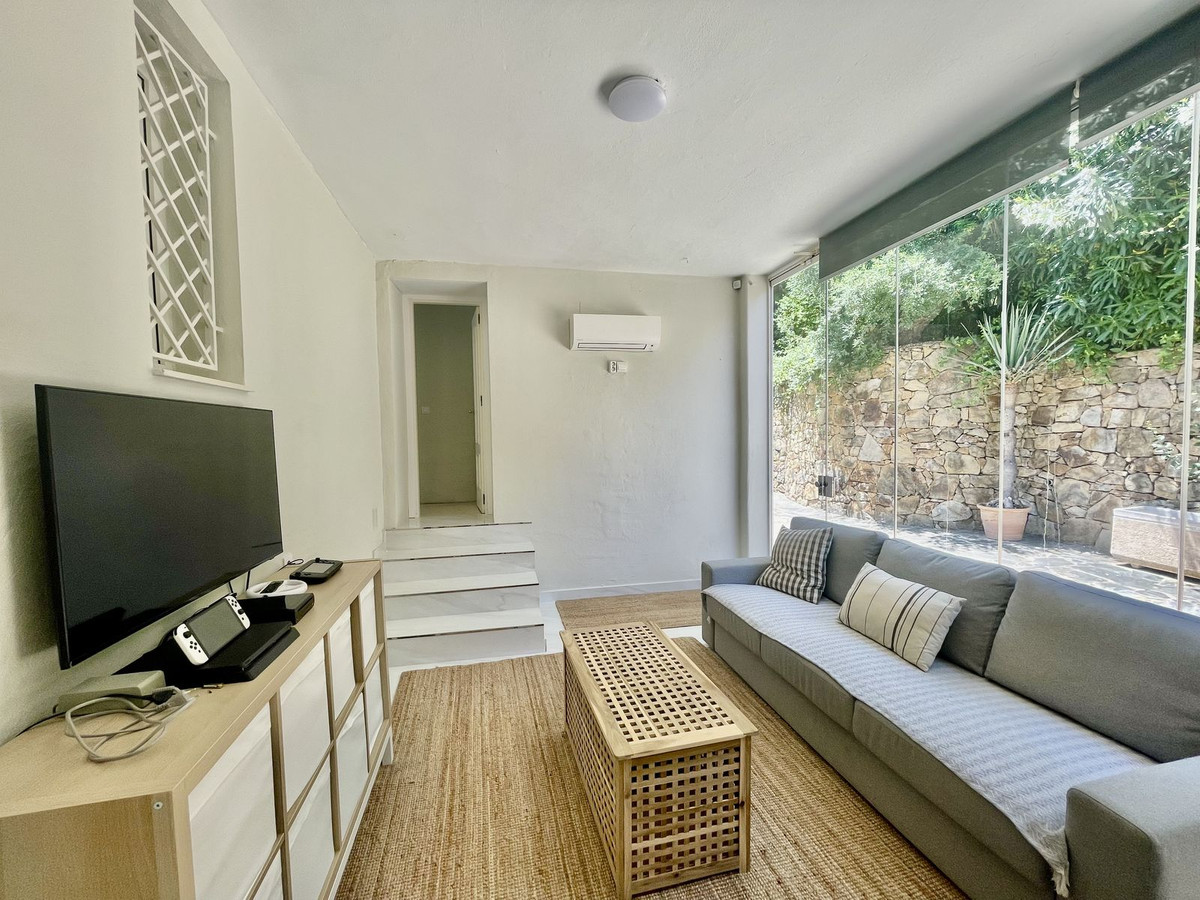 Se vende Villa - Chalet de 5 dormitorios en Costa Del Sol, Cadiz, España