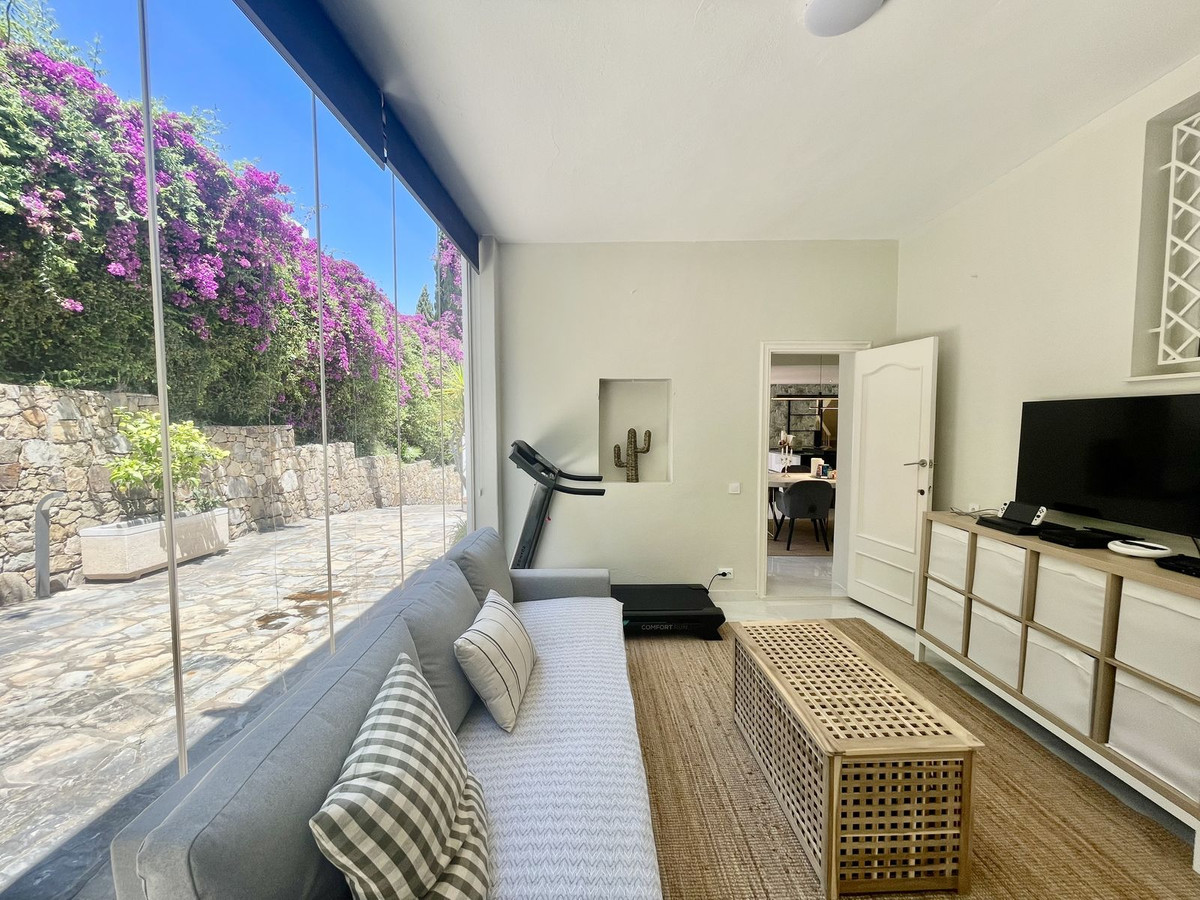 Se vende Villa - Chalet de 5 dormitorios en Costa Del Sol, Cadiz, España