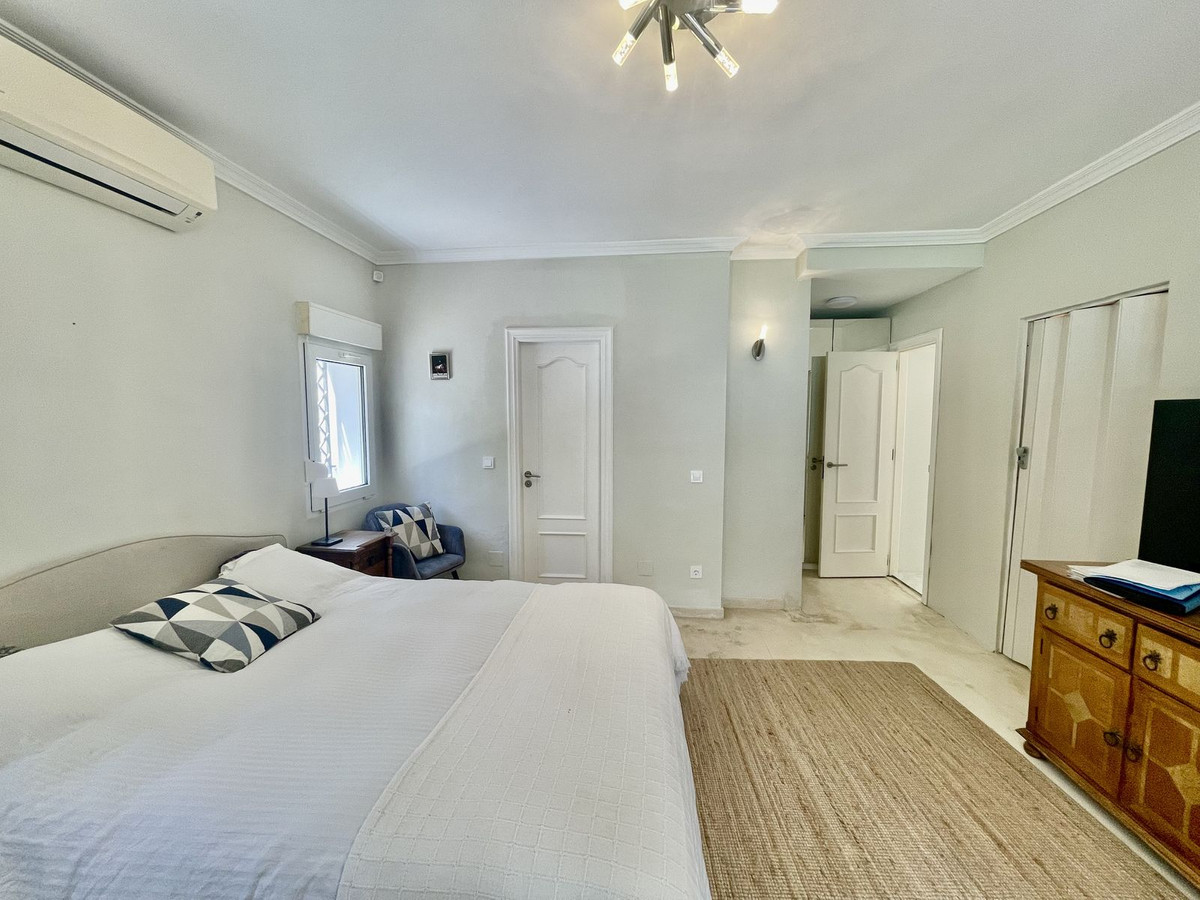 Se vende Villa - Chalet de 5 dormitorios en Costa Del Sol, Cadiz, España