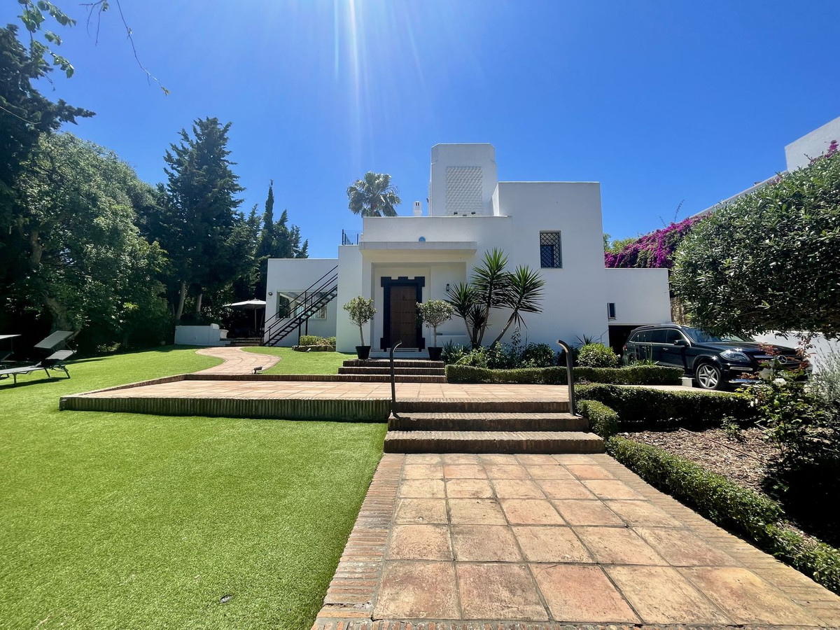 Se vende Villa - Chalet de 5 dormitorios en Costa Del Sol, Cadiz, España