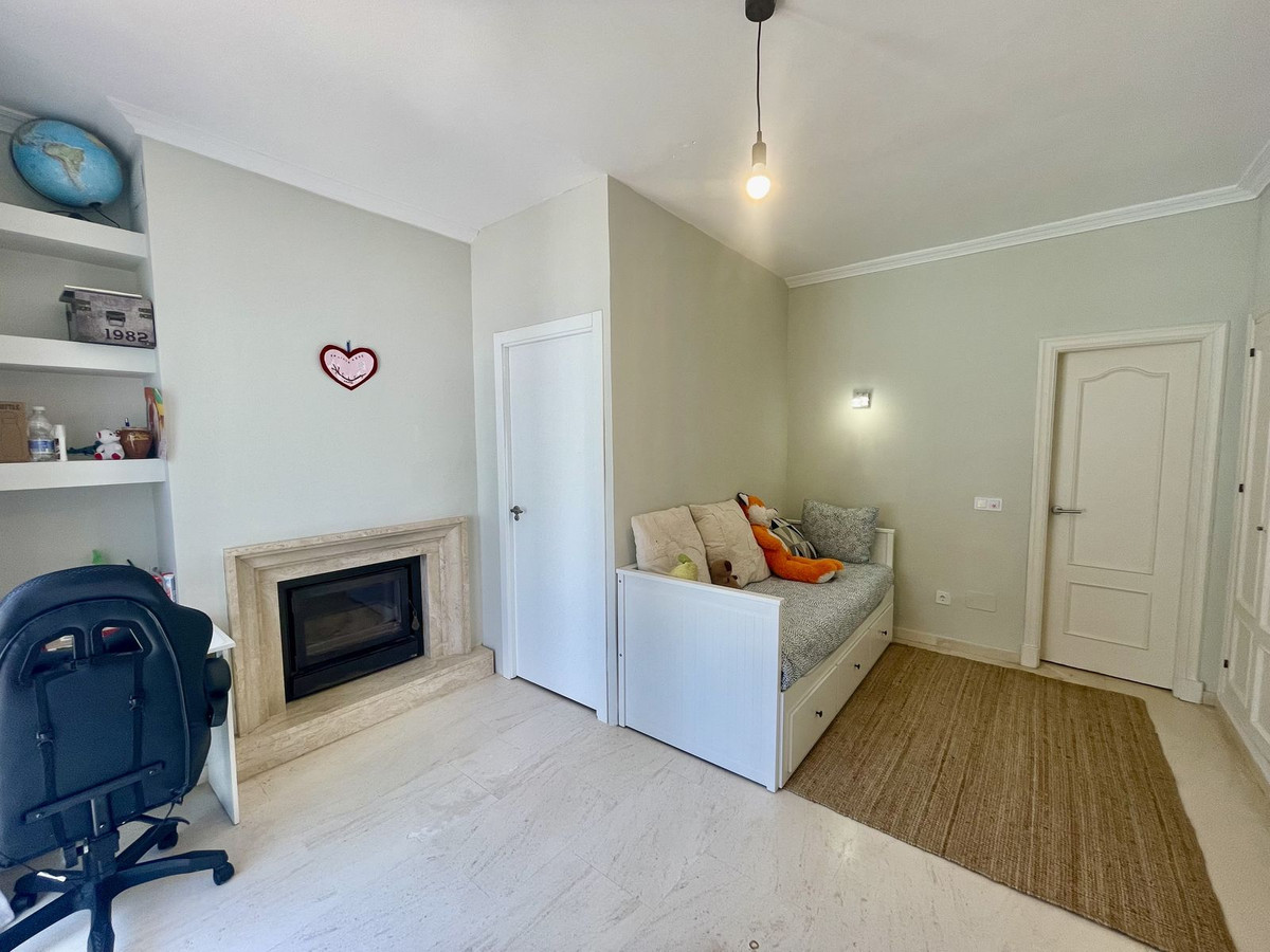 Se vende Villa - Chalet de 5 dormitorios en Costa Del Sol, Cadiz, España