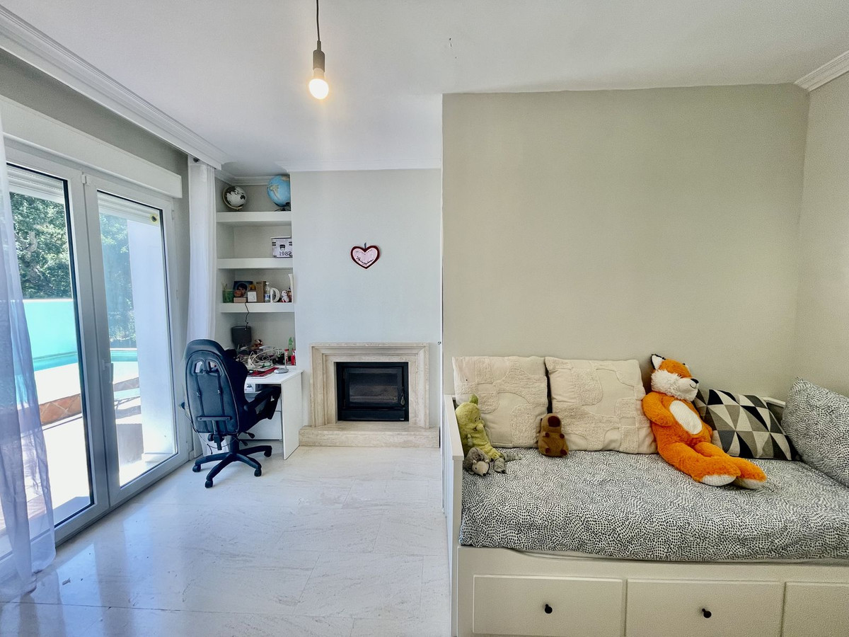Se vende Villa - Chalet de 5 dormitorios en Costa Del Sol, Cadiz, España
