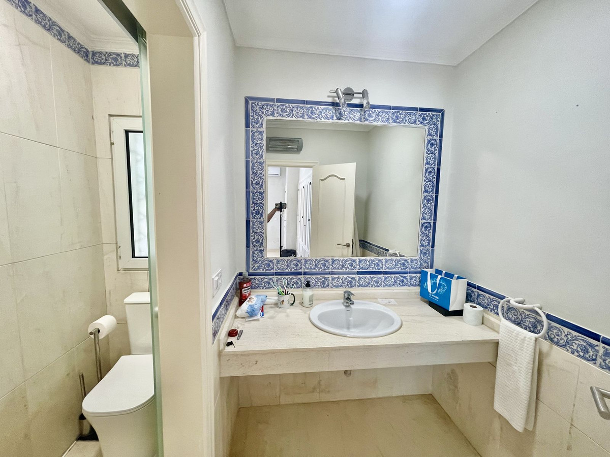 Se vende Villa - Chalet de 5 dormitorios en Costa Del Sol, Cadiz, España