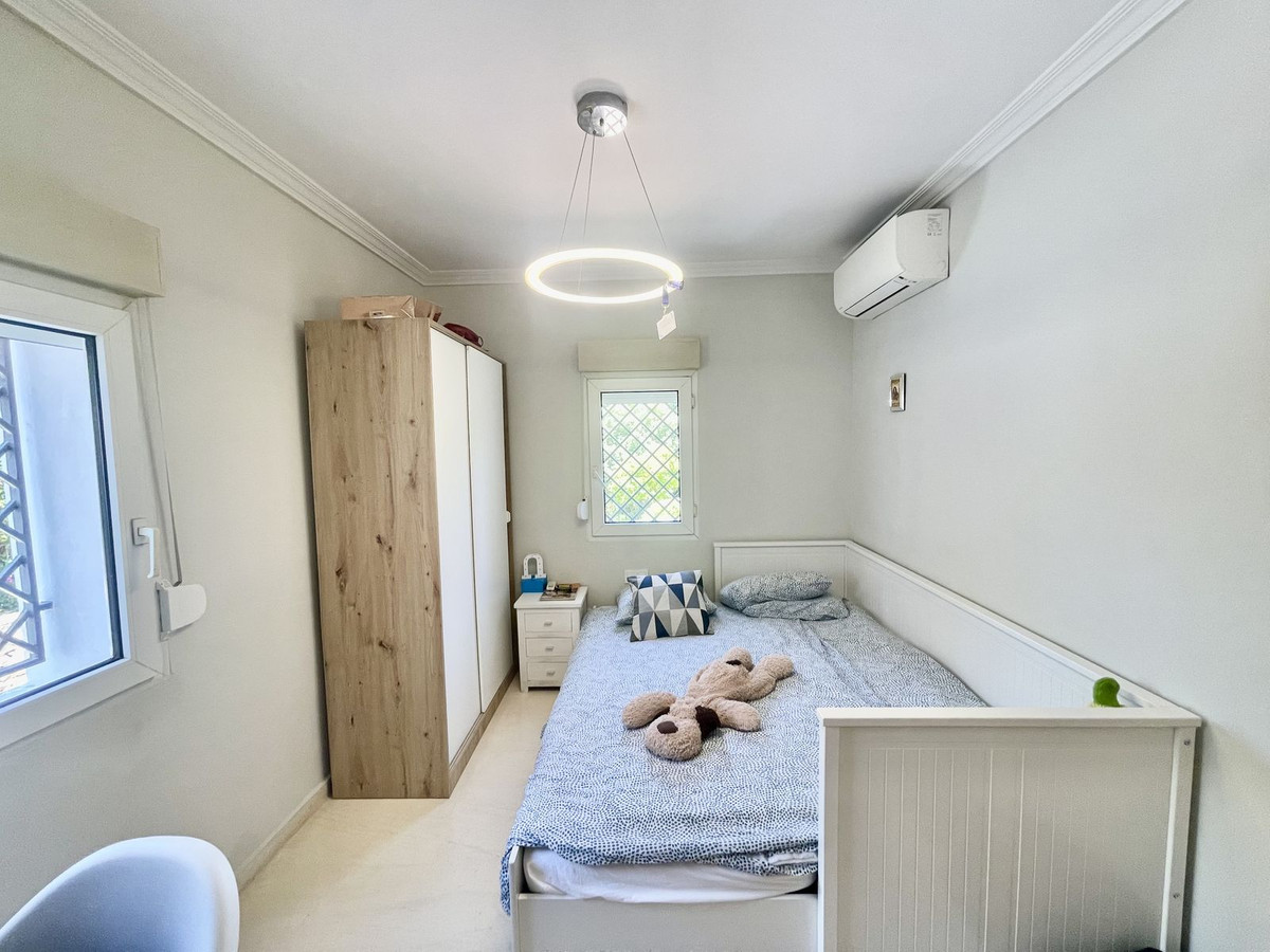 Se vende Villa - Chalet de 5 dormitorios en Costa Del Sol, Cadiz, España