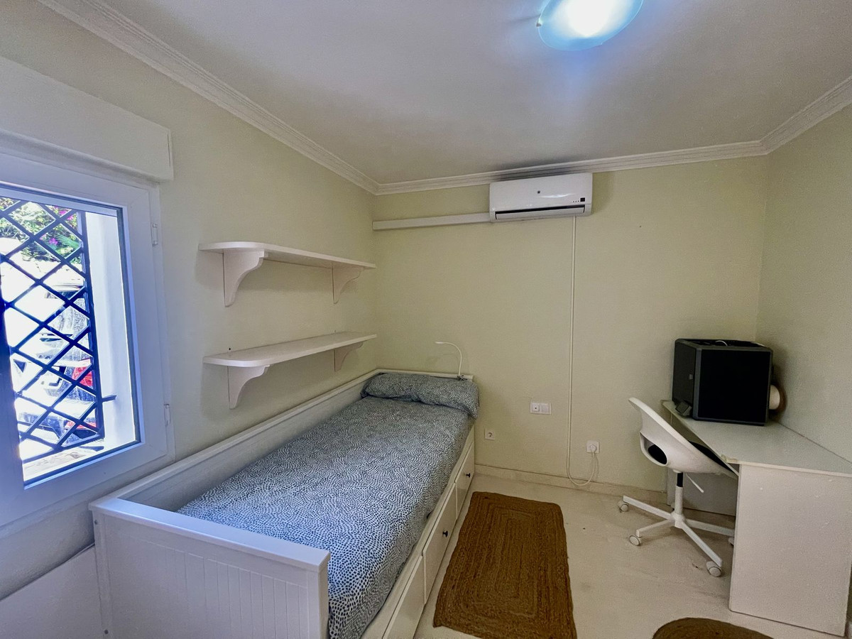 Se vende Villa - Chalet de 5 dormitorios en Costa Del Sol, Cadiz, España