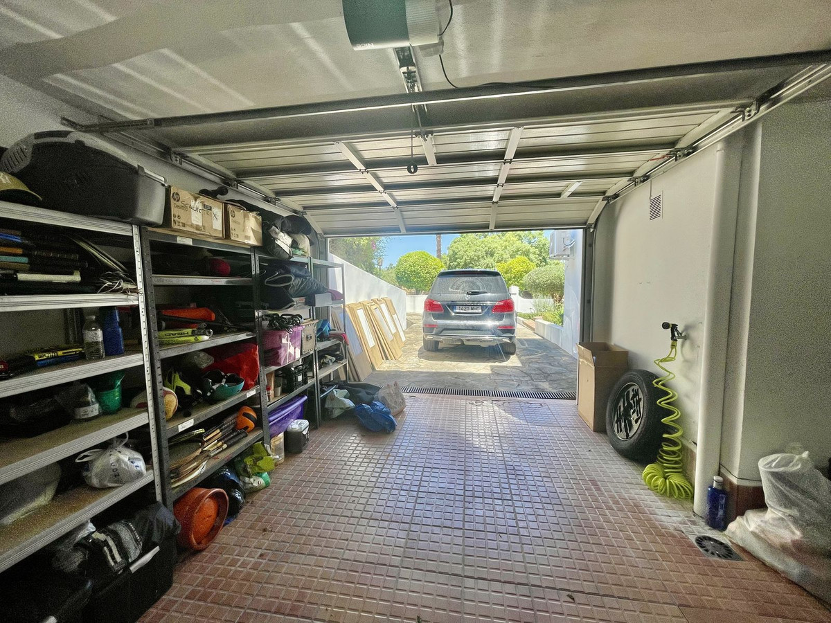 Se vende Villa - Chalet de 5 dormitorios en Costa Del Sol, Cadiz, España