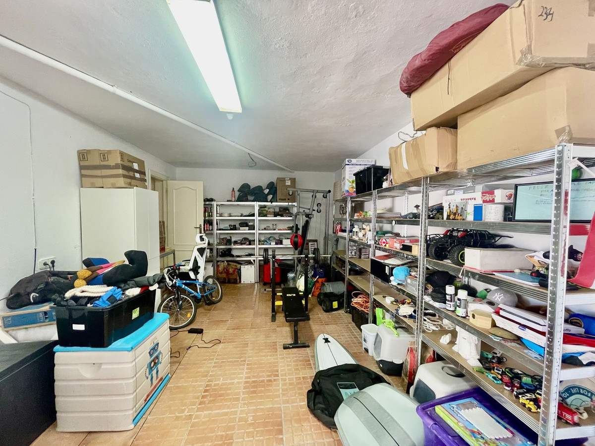 Se vende Villa - Chalet de 5 dormitorios en Costa Del Sol, Cadiz, España