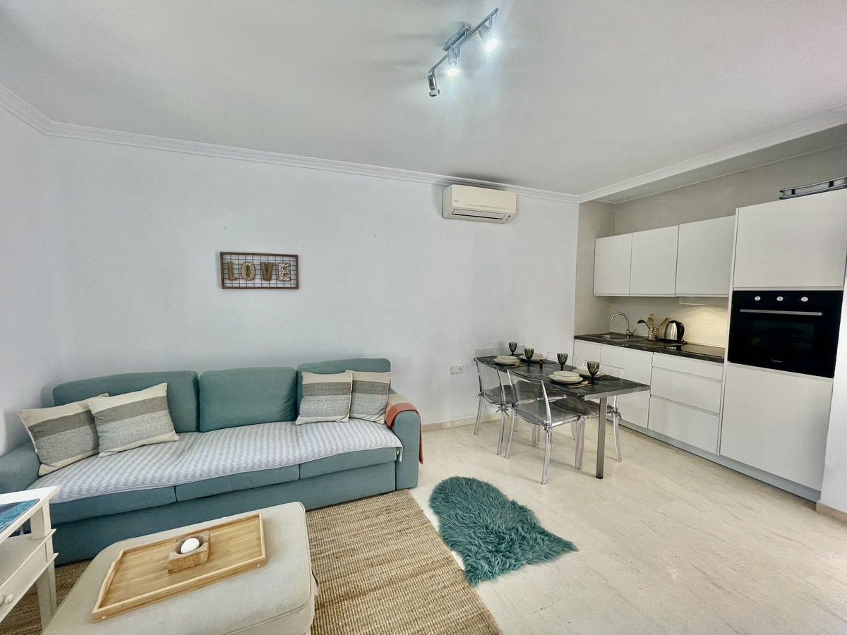 Se vende Villa - Chalet de 5 dormitorios en Costa Del Sol, Cadiz, España
