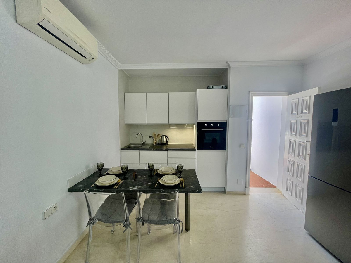 Se vende Villa - Chalet de 5 dormitorios en Costa Del Sol, Cadiz, España