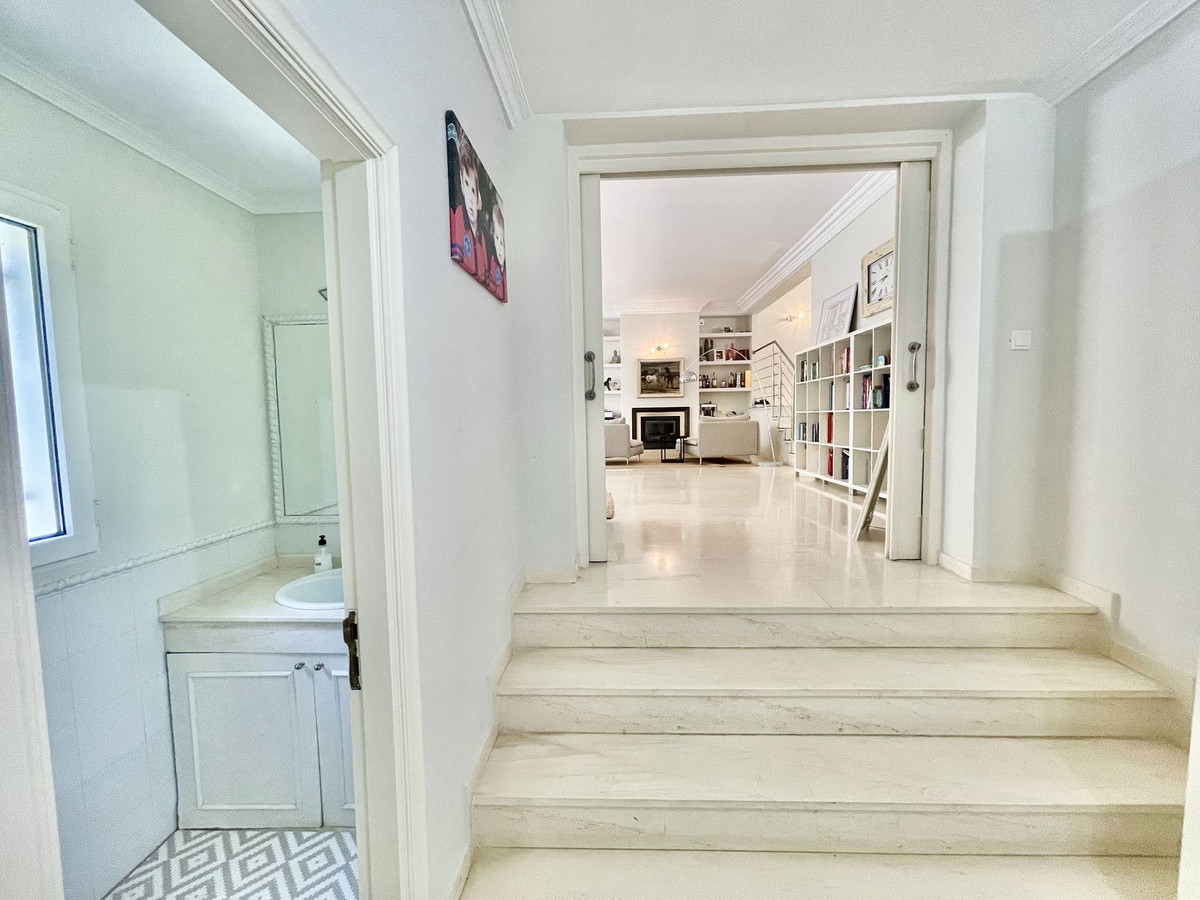 Se vende Villa - Chalet de 5 dormitorios en Costa Del Sol, Cadiz, España