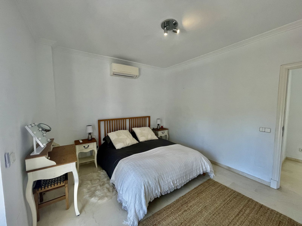Se vende Villa - Chalet de 5 dormitorios en Costa Del Sol, Cadiz, España