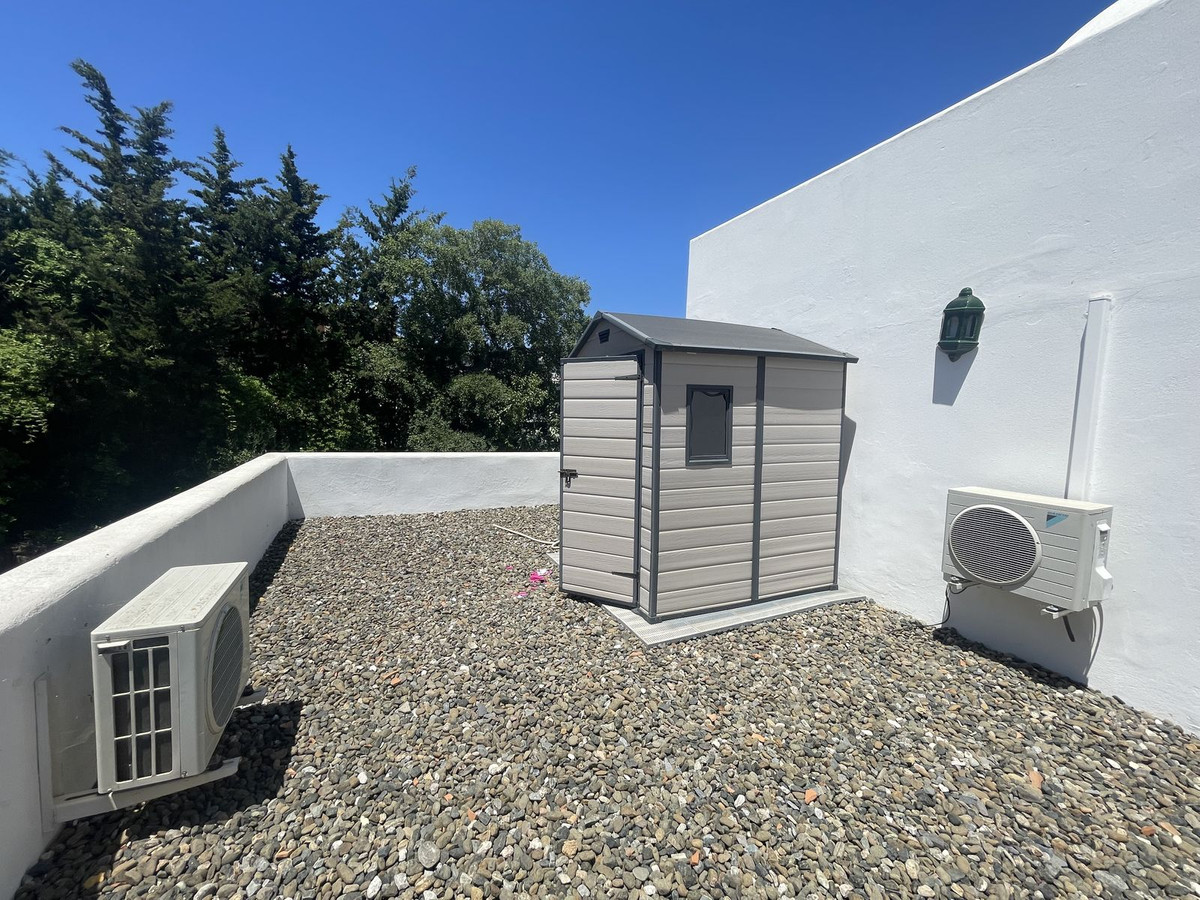 Se vende Villa - Chalet de 5 dormitorios en Costa Del Sol, Cadiz, España