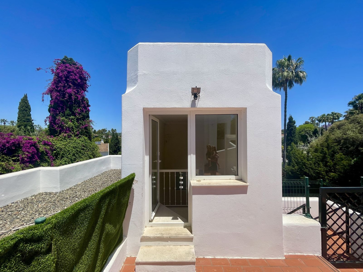 Se vende Villa - Chalet de 5 dormitorios en Costa Del Sol, Cadiz, España