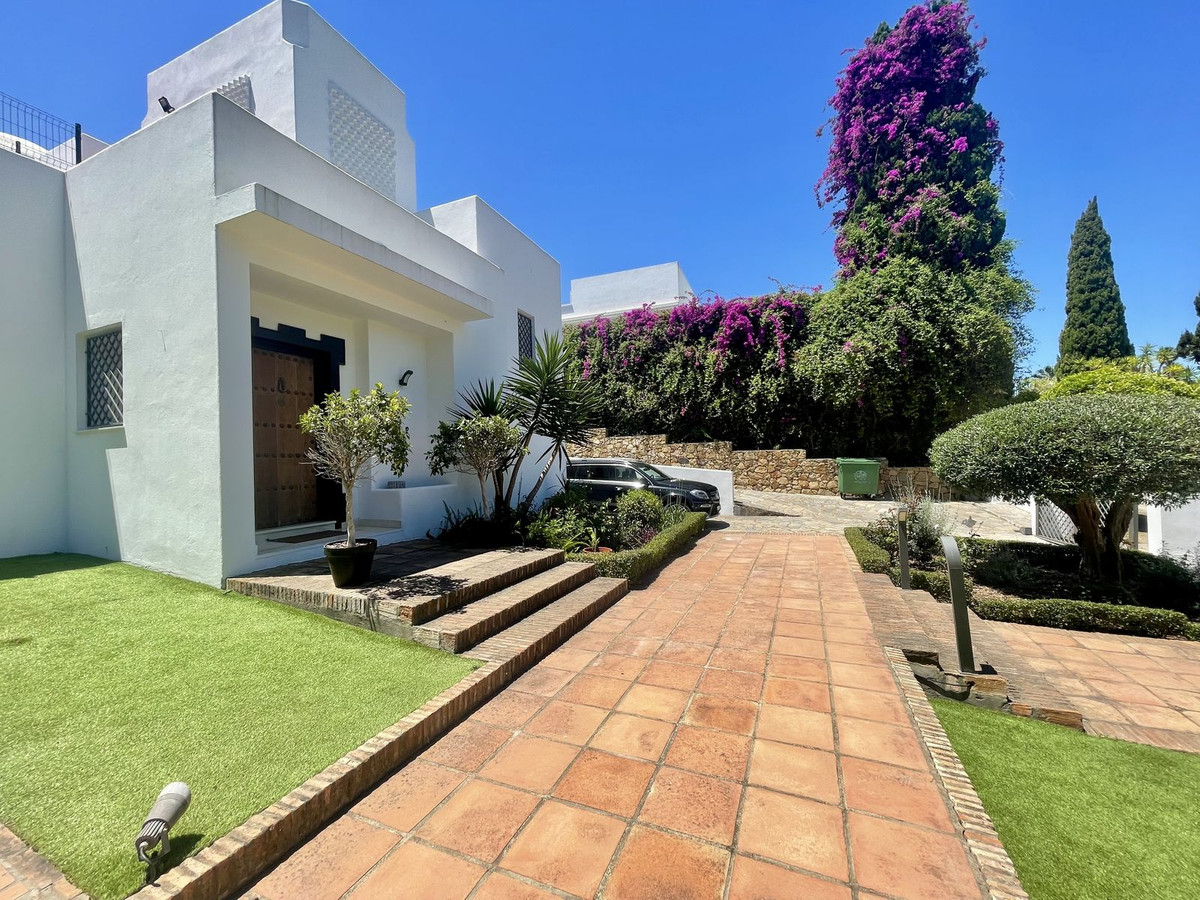 Se vende Villa - Chalet de 5 dormitorios en Costa Del Sol, Cadiz, España