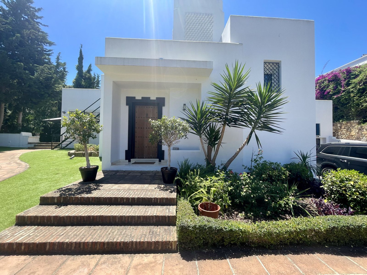 Se vende Villa - Chalet de 5 dormitorios en Costa Del Sol, Cadiz, España