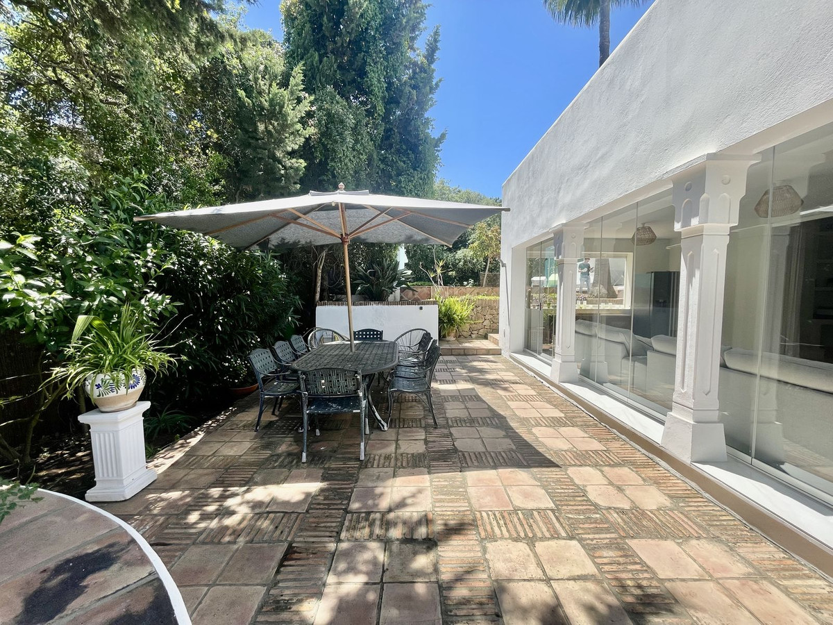 Se vende Villa - Chalet de 5 dormitorios en Costa Del Sol, Cadiz, España