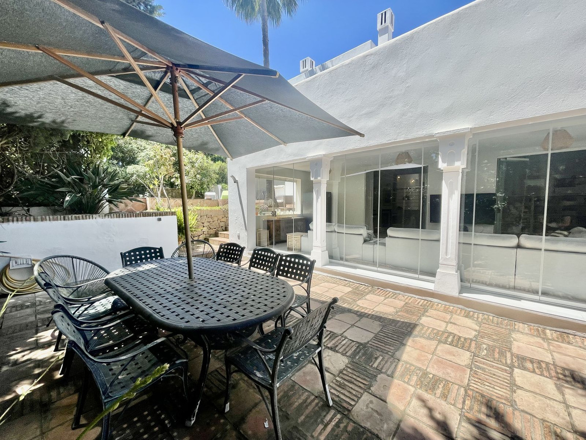 Se vende Villa - Chalet de 5 dormitorios en Costa Del Sol, Cadiz, España