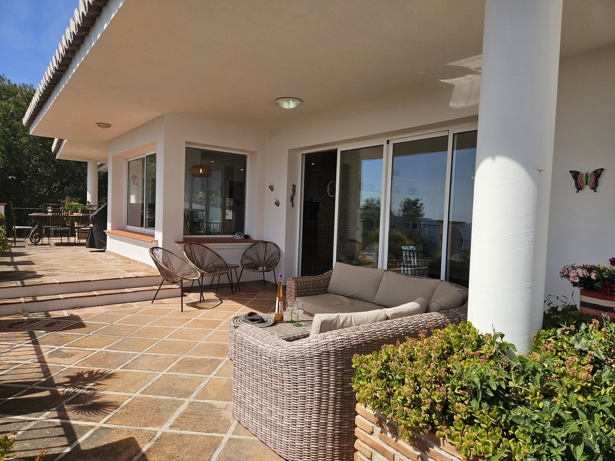 7 Bed Townhouse for sale in Mijas Costa Del Sol, Málaga, Spain