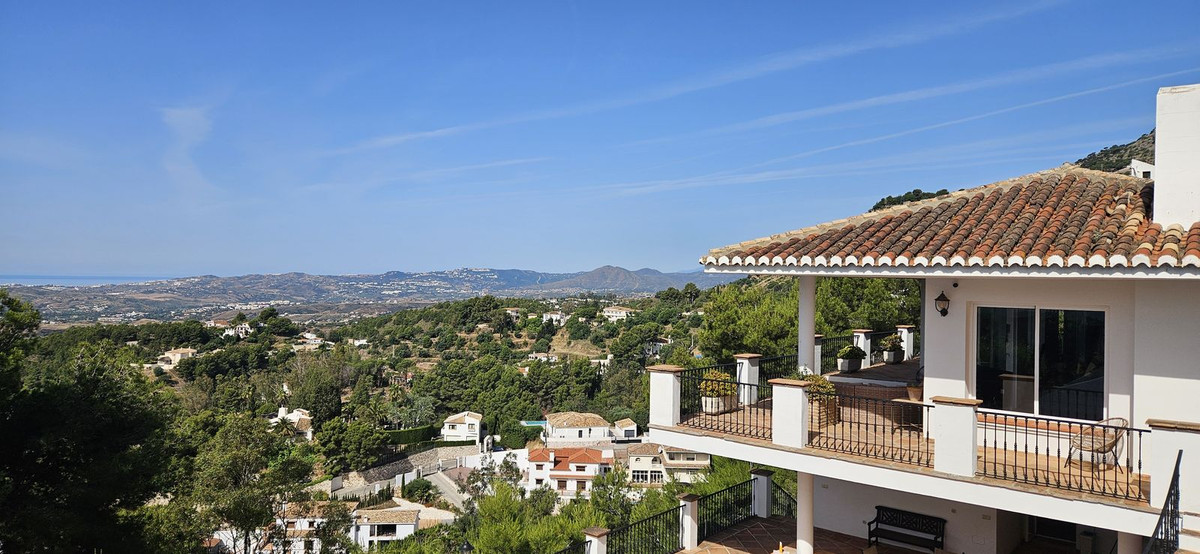 7 Bed Townhouse for sale in Mijas Costa Del Sol, Málaga, Spain