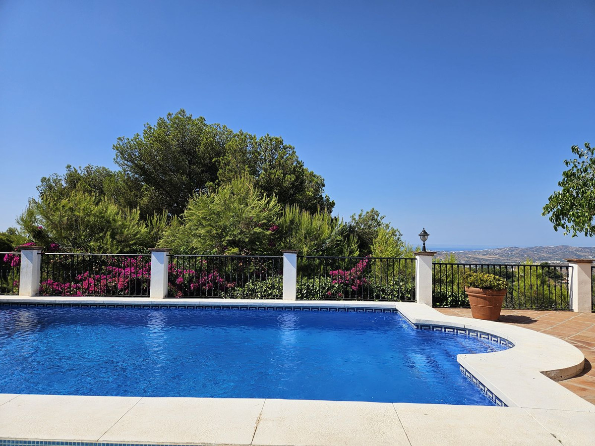 7 Bed Townhouse for sale in Mijas Costa Del Sol, Málaga, Spain