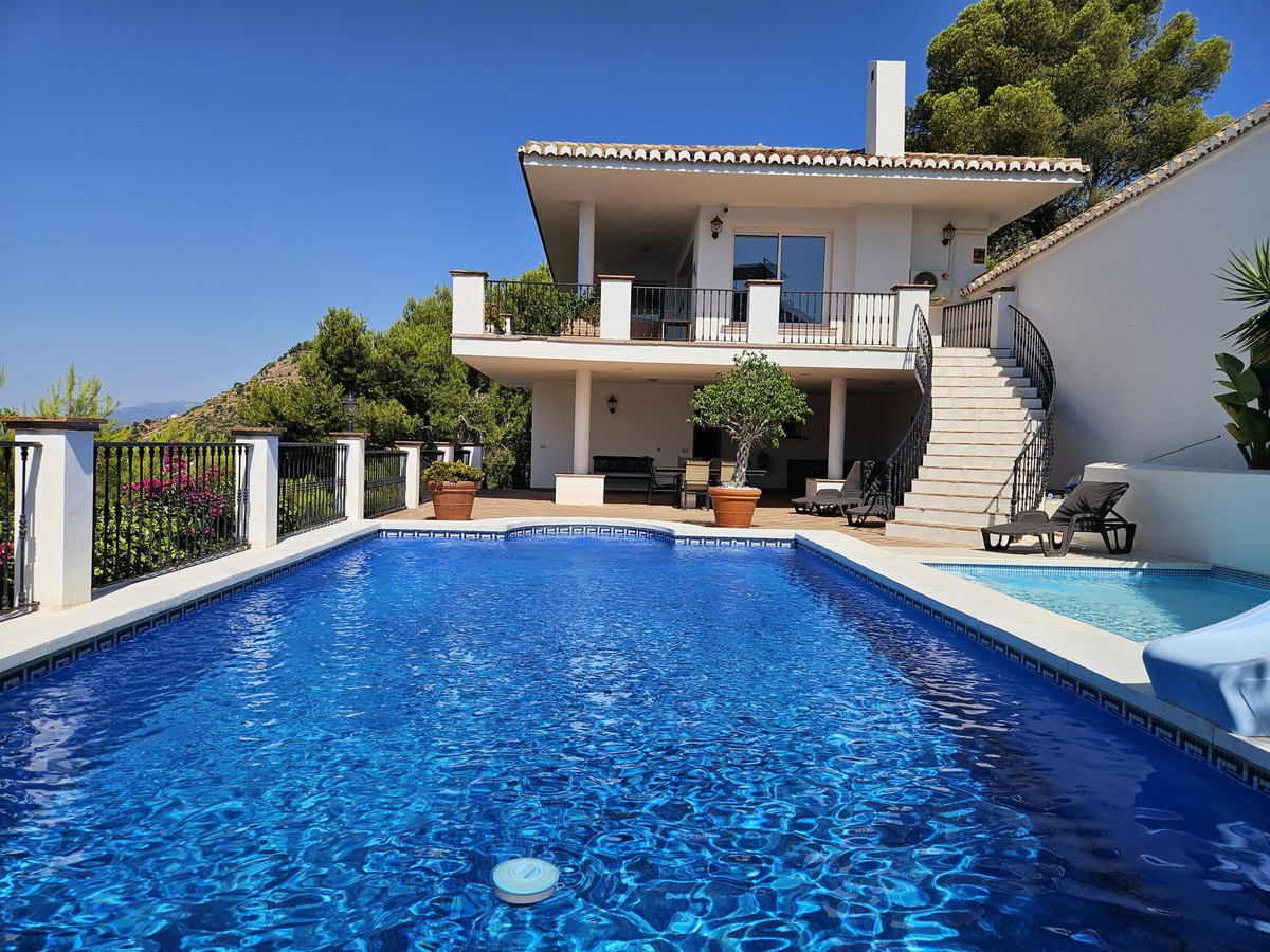 7 Bed Townhouse for sale in Mijas Costa Del Sol, Málaga, Spain