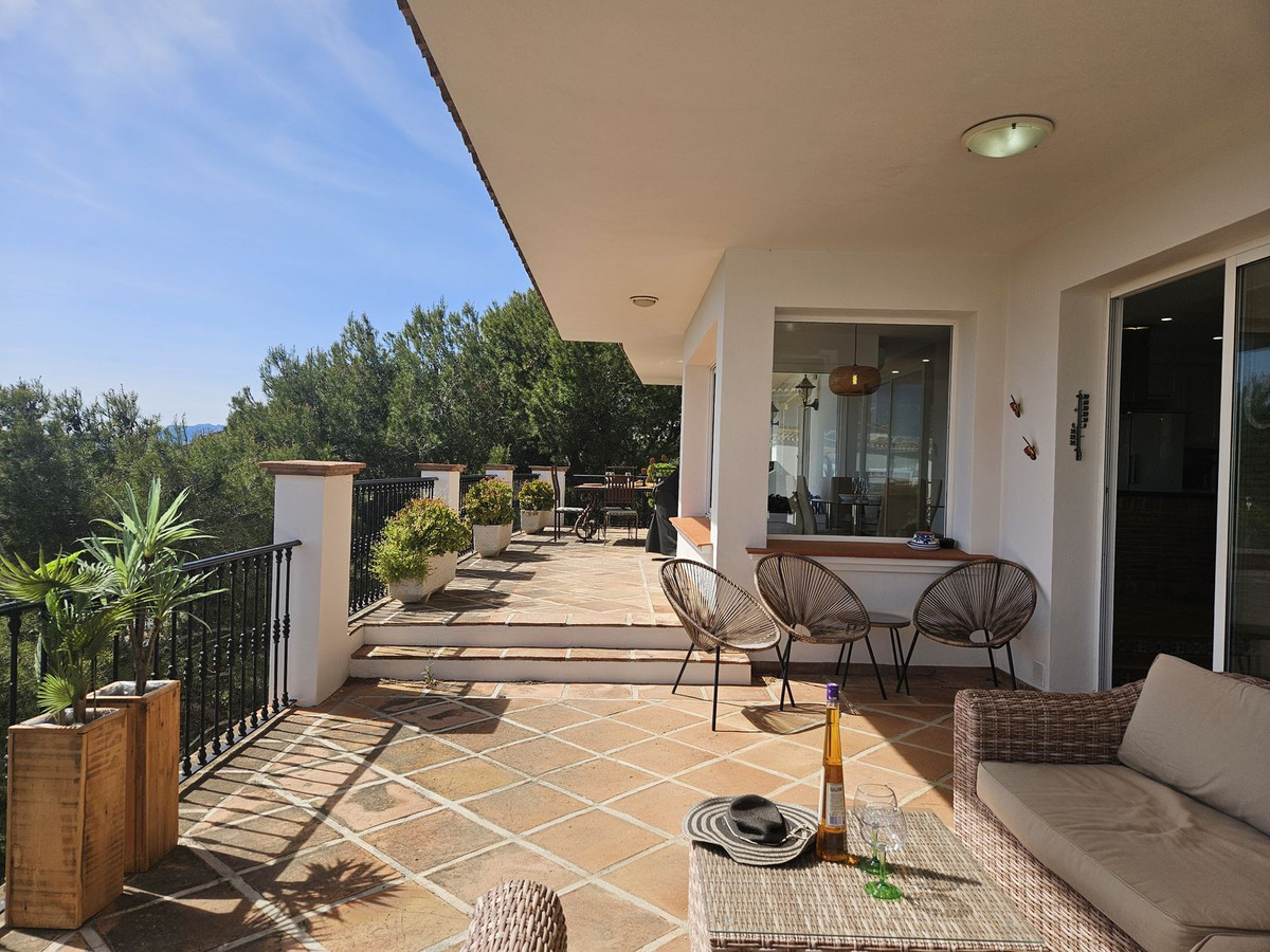 7 Bed Townhouse for sale in Mijas Costa Del Sol, Málaga, Spain