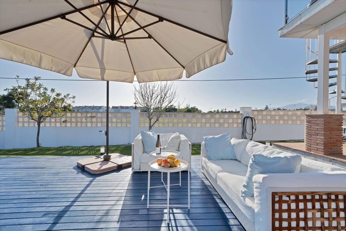 Se vende Villa - Chalet de 4 dormitorios en Costa Del Sol, Málaga, España