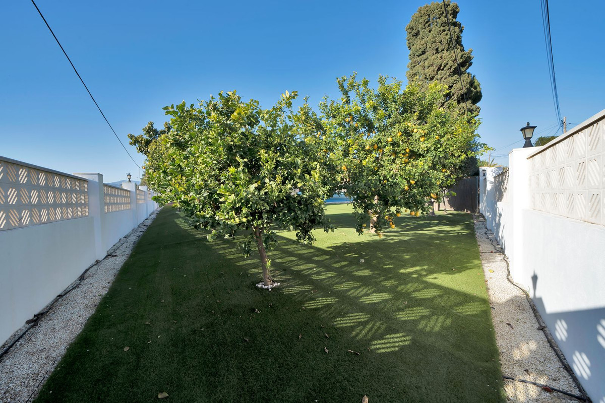 Se vende Villa - Chalet de 4 dormitorios en Costa Del Sol, Málaga, España