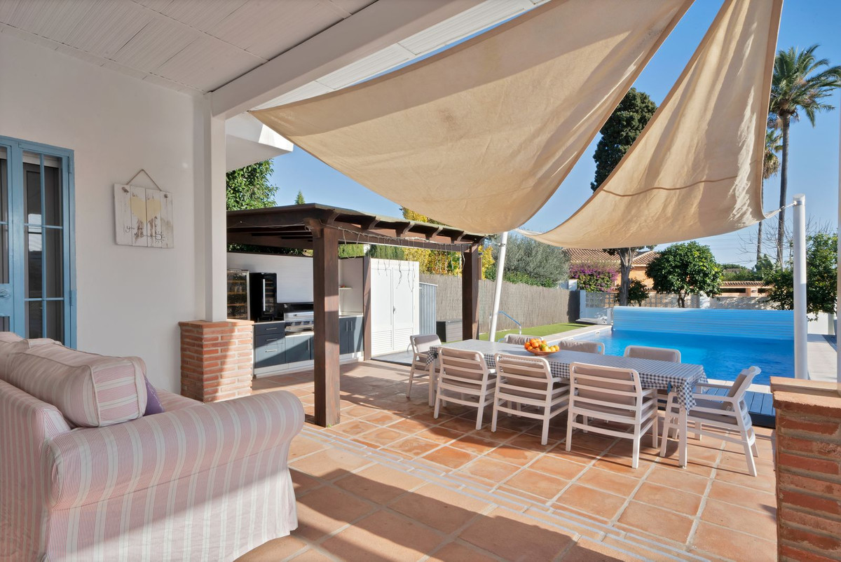 Se vende Villa - Chalet de 4 dormitorios en Costa Del Sol, Málaga, España