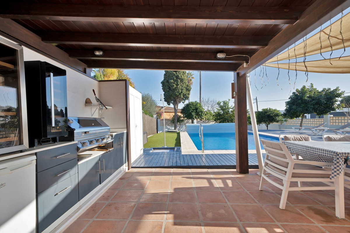 Se vende Villa - Chalet de 4 dormitorios en Costa Del Sol, Málaga, España