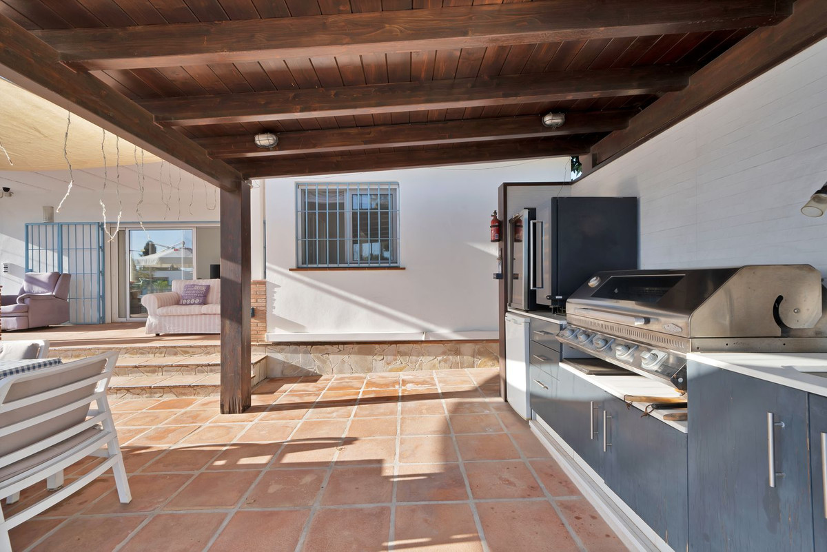 Se vende Villa - Chalet de 4 dormitorios en Costa Del Sol, Málaga, España