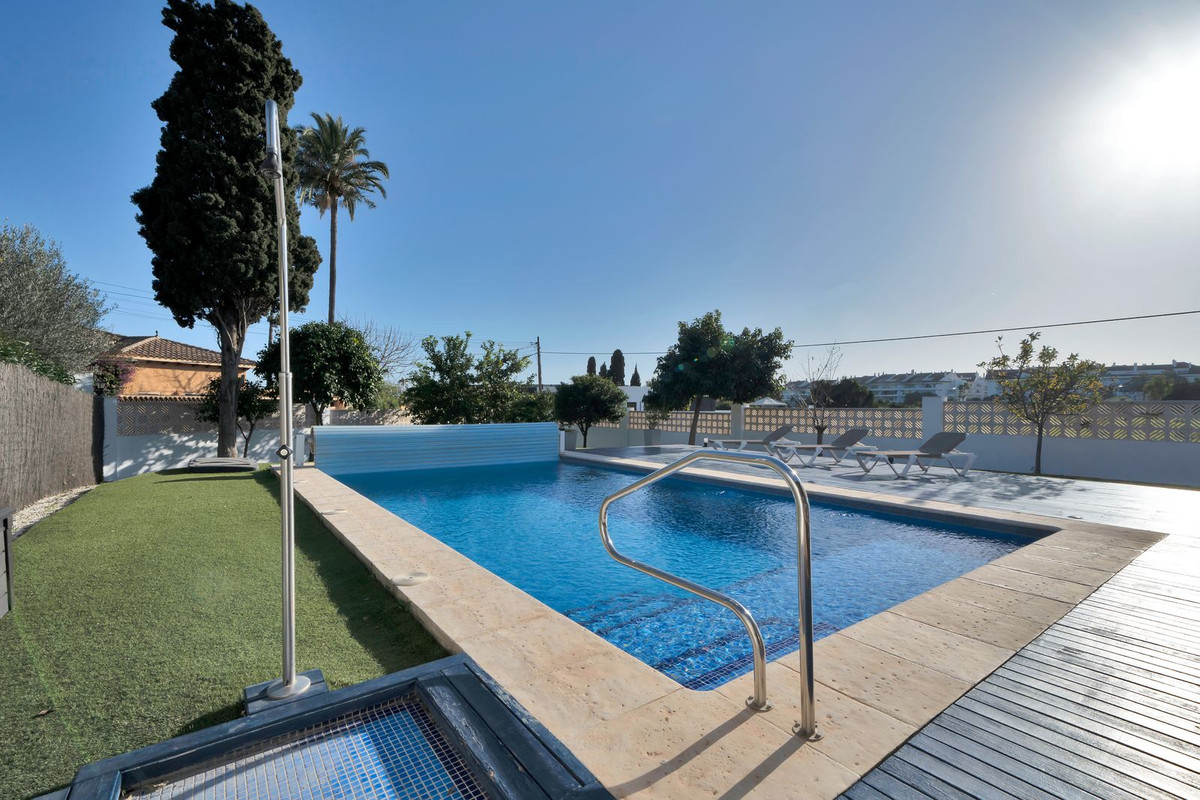 Se vende Villa - Chalet de 4 dormitorios en Costa Del Sol, Málaga, España