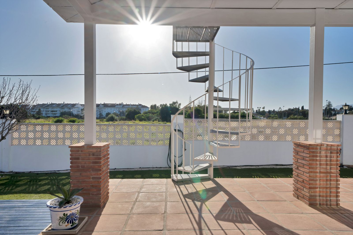 Se vende Villa - Chalet de 4 dormitorios en Costa Del Sol, Málaga, España