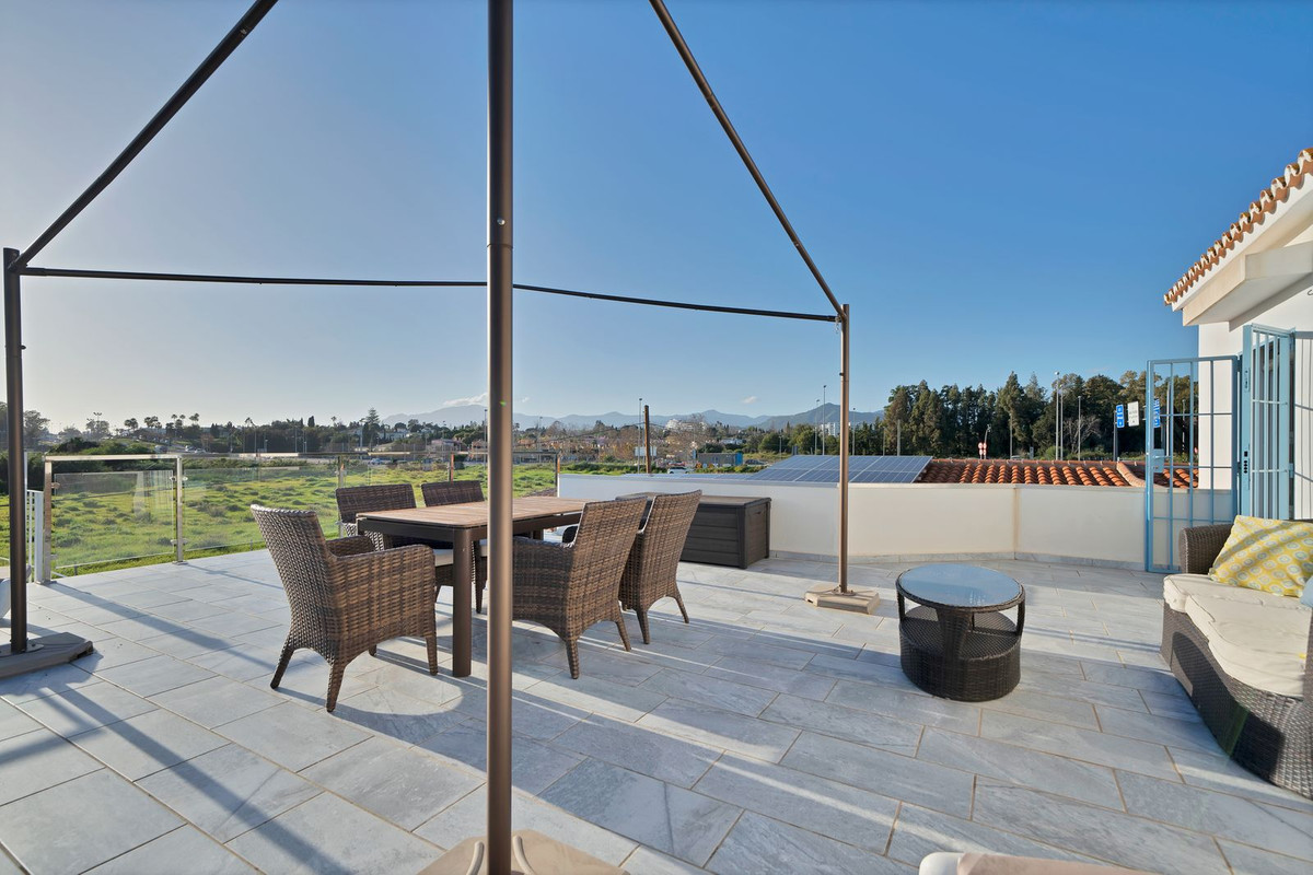 Se vende Villa - Chalet de 4 dormitorios en Costa Del Sol, Málaga, España