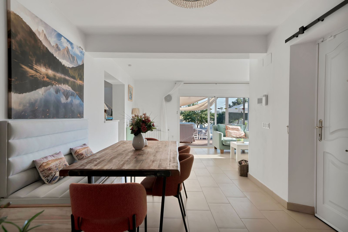 Se vende Villa - Chalet de 4 dormitorios en Costa Del Sol, Málaga, España