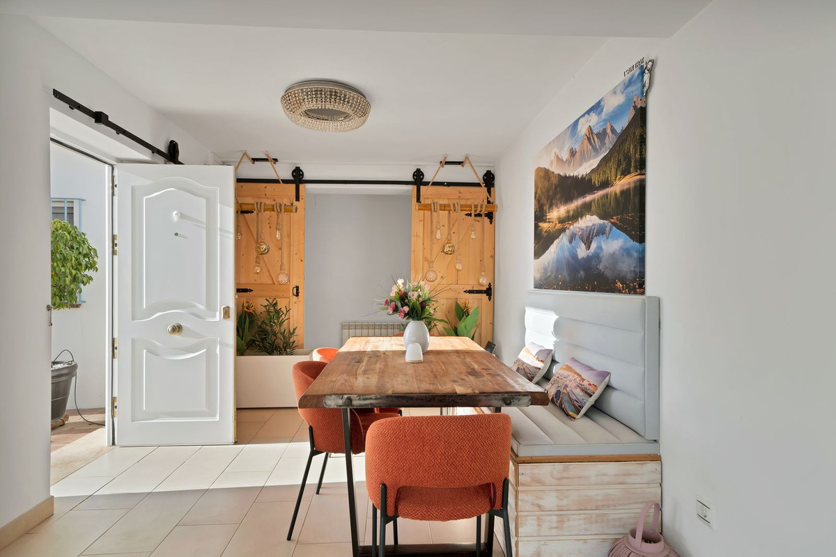 Se vende Villa - Chalet de 4 dormitorios en Costa Del Sol, Málaga, España