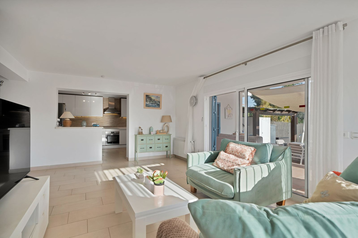Se vende Villa - Chalet de 4 dormitorios en Costa Del Sol, Málaga, España