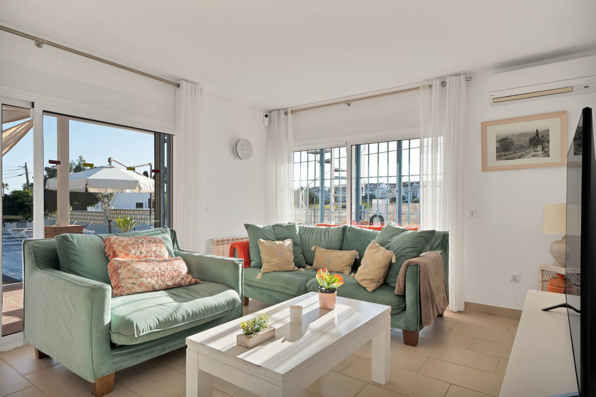 Se vende Villa - Chalet de 4 dormitorios en Costa Del Sol, Málaga, España